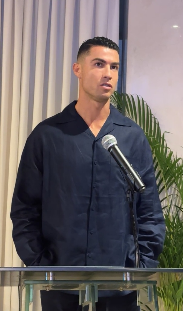 C罗直播宣布在利雅得开植发诊所:沙特是我第二故乡,这里很特别