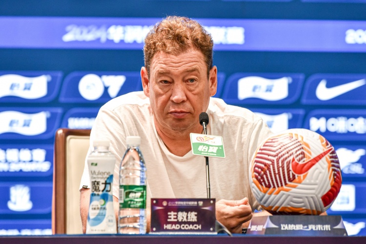 记者：申花不怕压出来进攻的强队，蓉城的技战术风格有点克制申花